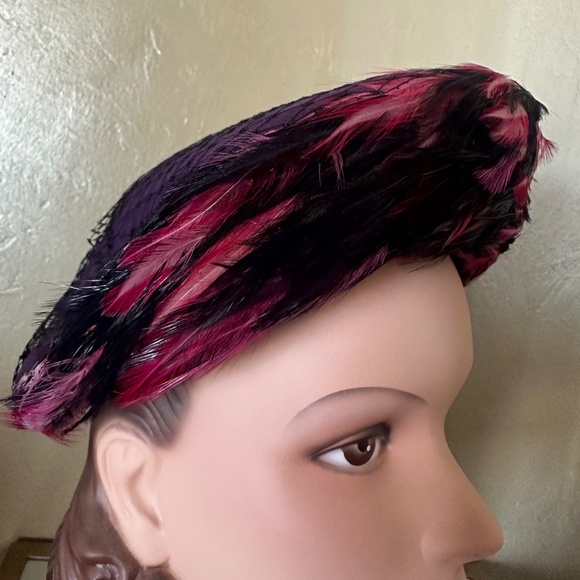 GORGEOUS 1940s\' PURPLE HALO HAT WITH BLACK/FUCHSIA FEATHERS main image 6